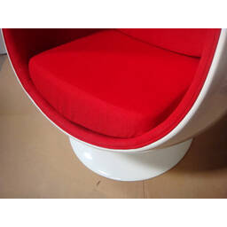 Eero Aarnio Egg Chair бело-красное