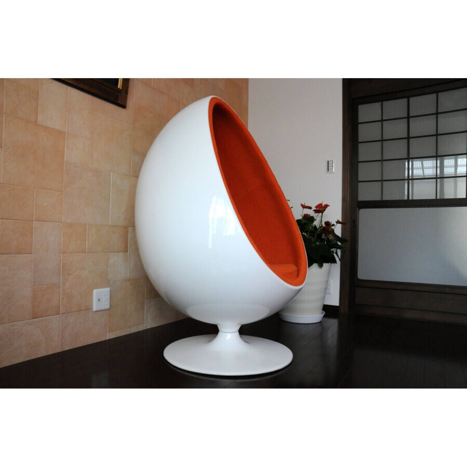 Eero Aarnio Egg Chair бело-оранжевое